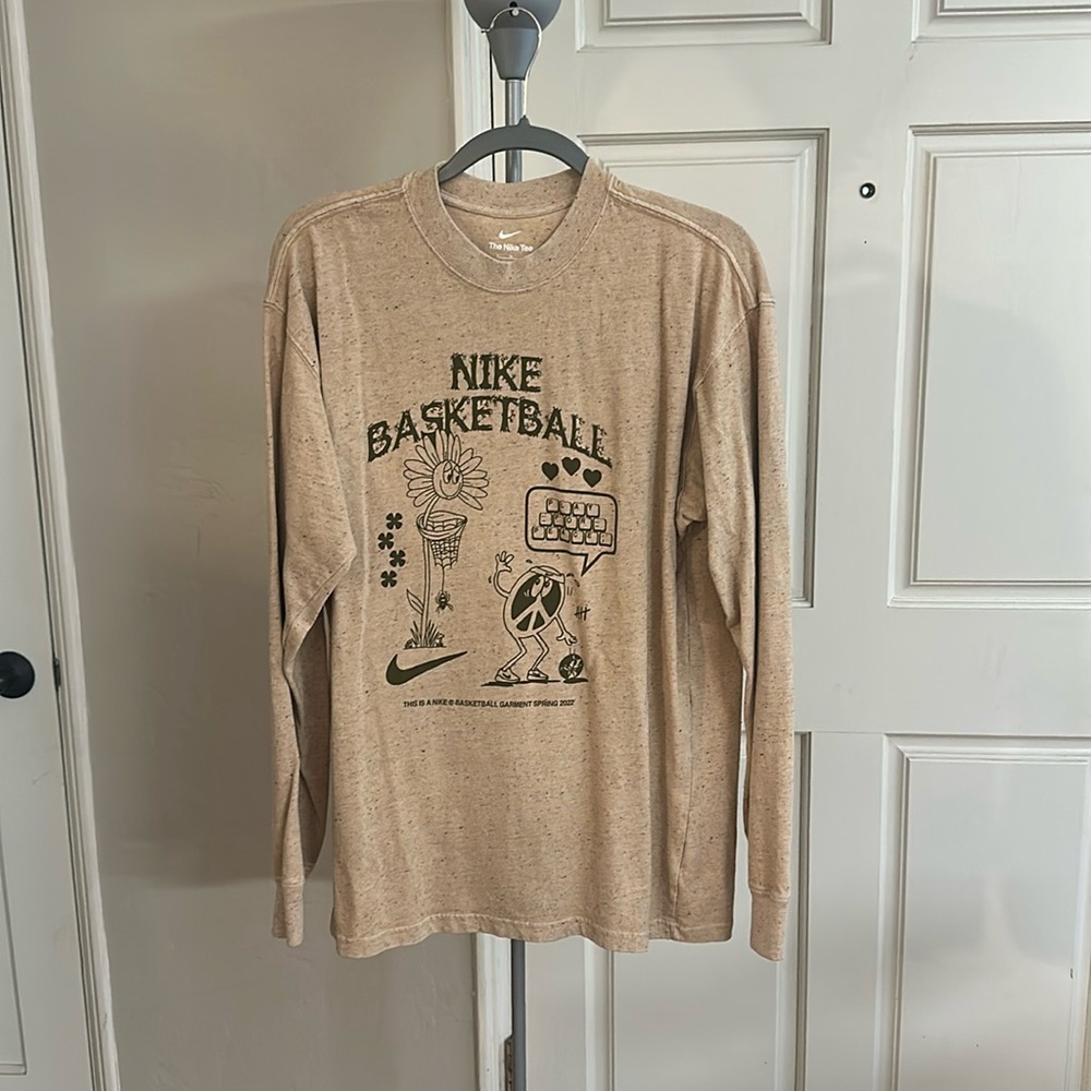 Nike Basketball Long Sleeve T-Shirt

US Men’s Size Medium

NEVER WORN